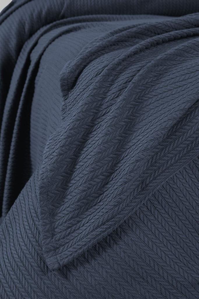 Покривало плетене Bysungur косичка з товстої бавовни 170х240 см Темно-синій (29110477) - фото 2 Покривало плетене Bysungur косичка з товстої бавовни 170х240 см Темно-синій (29110477) - фото 2