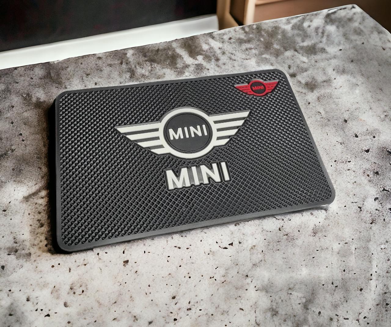 Коврик антискользкий Mini на панель авто (2118285021)