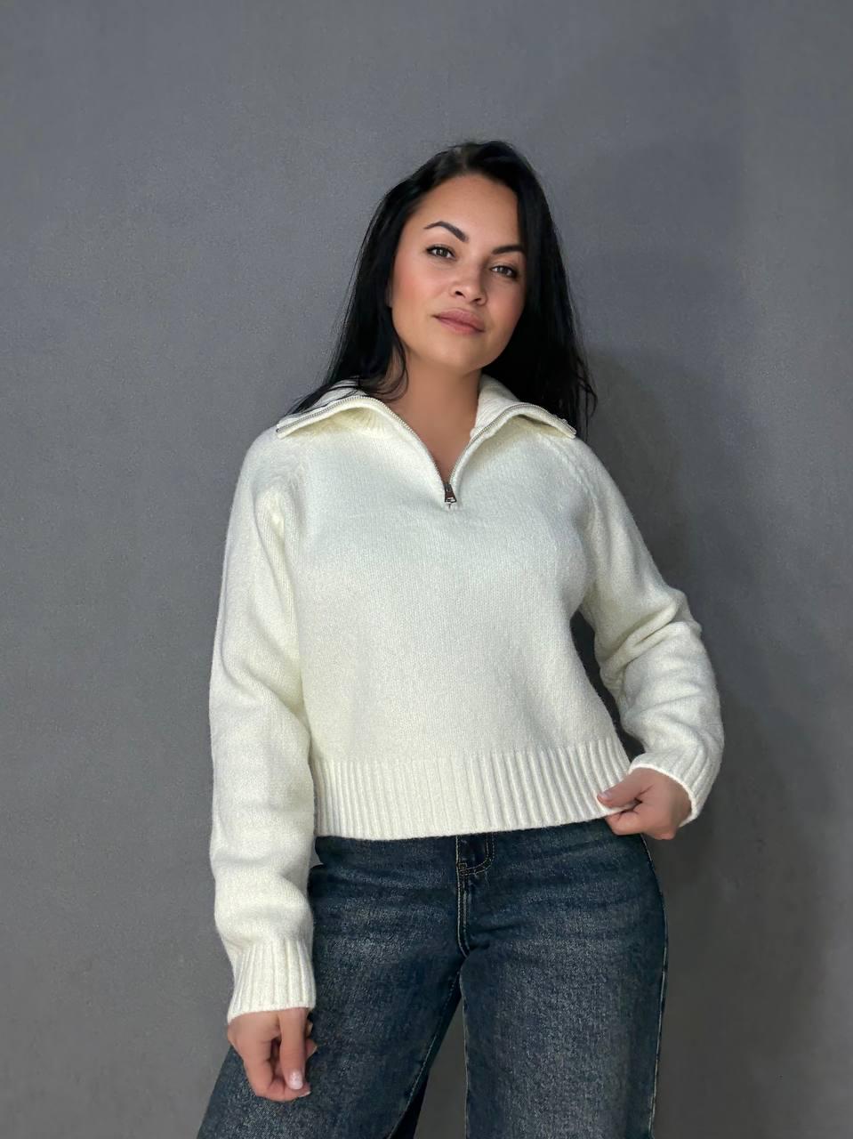 Светр жіночий A-N 1780 з коміром на блискавці OS Молочний (5970) - фото 6 Светр жіночий A-N 1780 з коміром на блискавці OS Молочний (5970) - фото 6