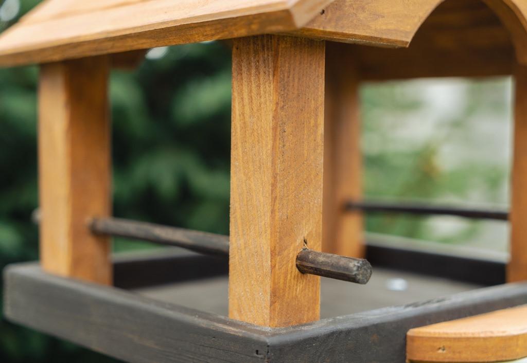 Кормушка для птиц и белок Сакура Коричневый из дерева 28×27×32 см на ножке 135 см - фото 5 Кормушка для птиц и белок Сакура Коричневый из дерева 28×27×32 см на ножке 135 см - фото 5