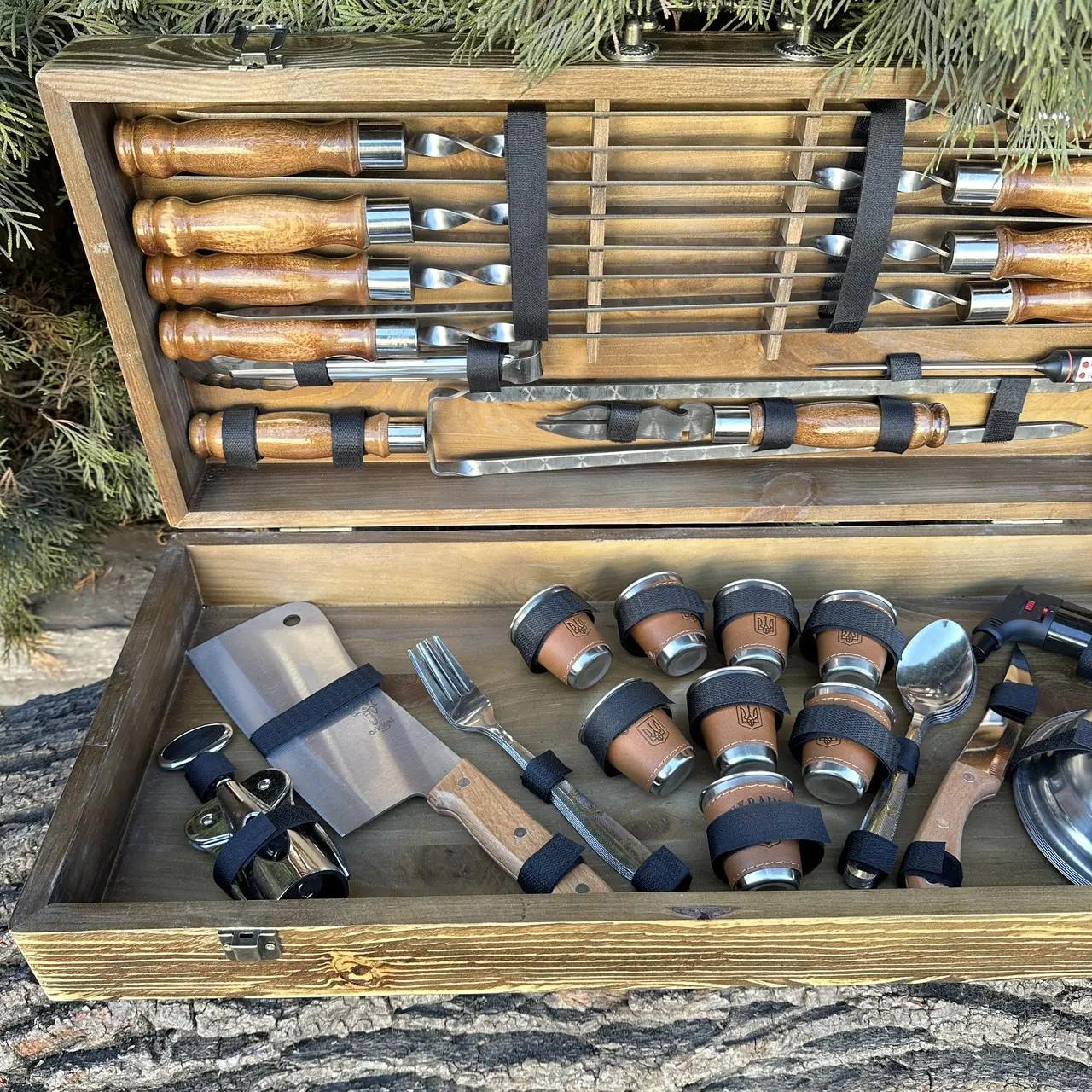 Подарунковий набір шампурів з аксесуарами Mzavod Магнат із нержавіючої сталі в дерев’яному кейсі 720x120x330 мм (136-17-1190910000852) - фото 3 Подарунковий набір шампурів з аксесуарами Mzavod Магнат із нержавіючої сталі в дерев’яному кейсі 720x120x330 мм (136-17-1190910000852) - фото 3