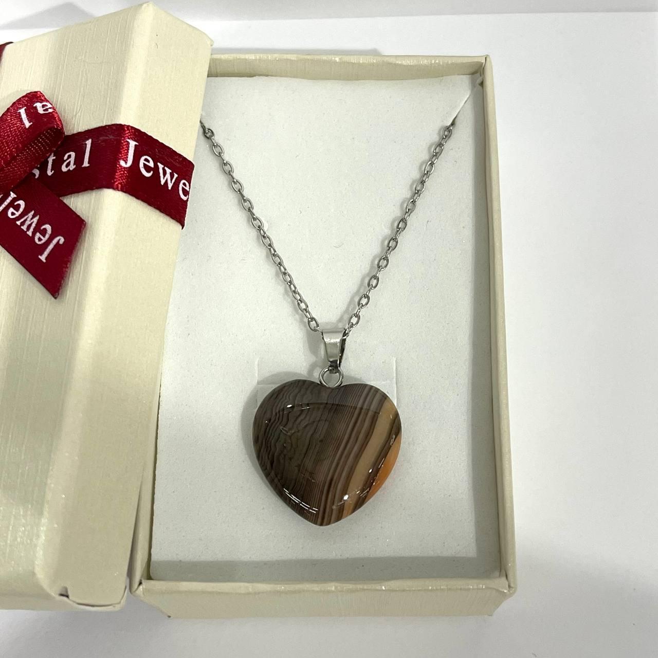 Кулон с натуральным камнем агат разноцветный в форме сердца 19 мм на ювелирной цепочке (2034151757)