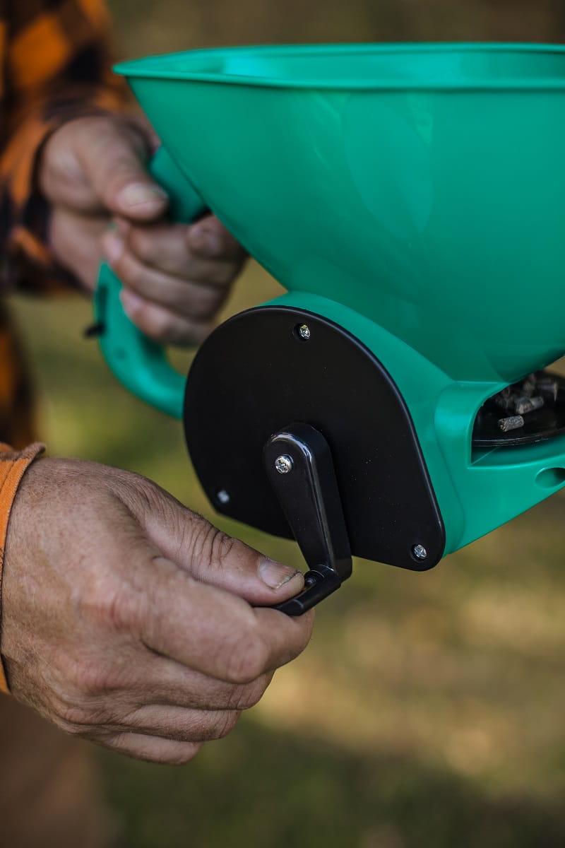 Садовая ручная ротационная сеялка Greenmill 1,5 л (400027) - фото 3 Садовая ручная ротационная сеялка Greenmill 1,5 л (400027) - фото 3