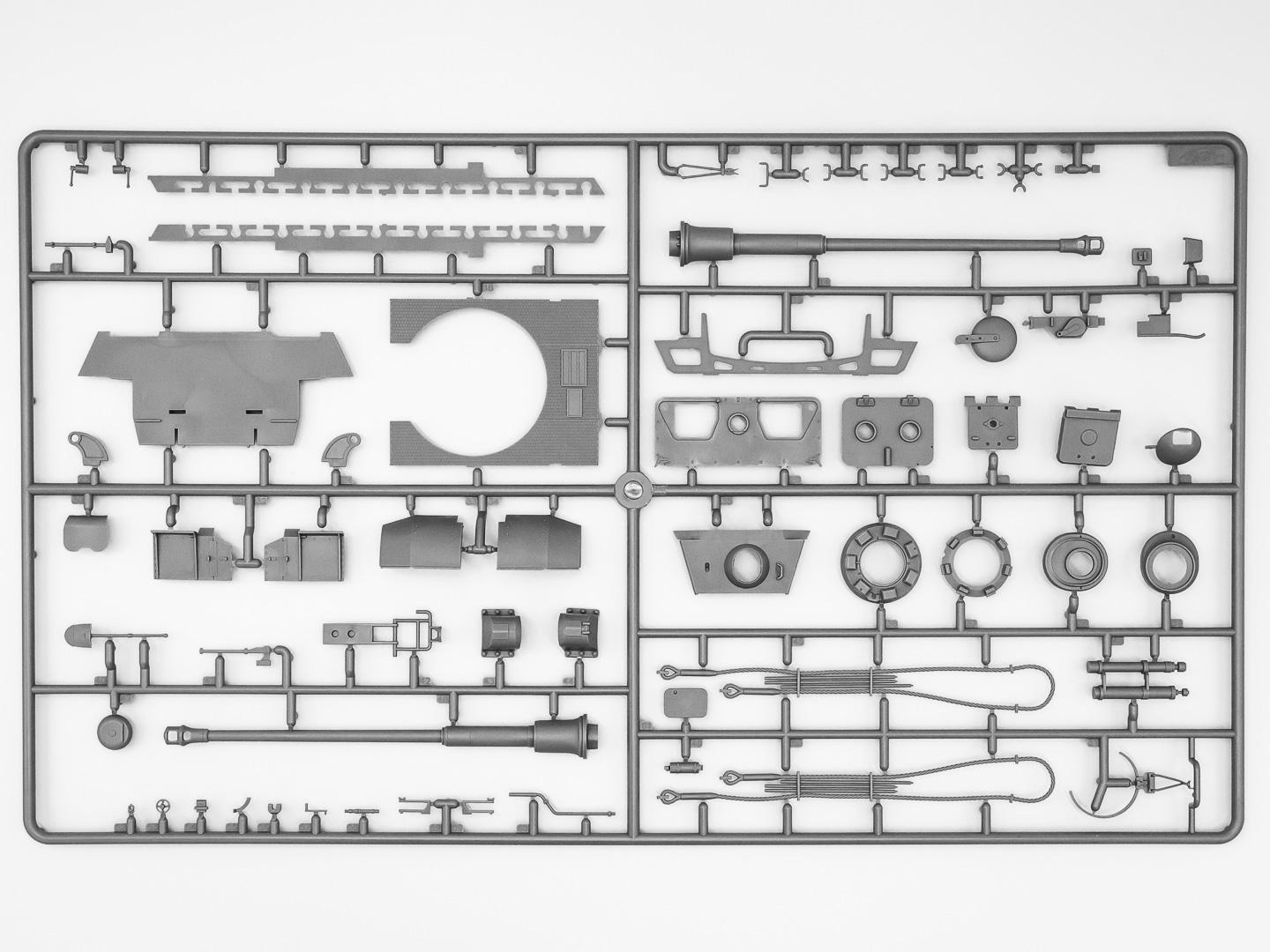 Сборная модель ICM Pz.Kpfw.VI Ausf.B Королевский Тигр с башней Henschel немецкий тяжелой танк 2 Мировой войны позднее производство (35363) - фото 6