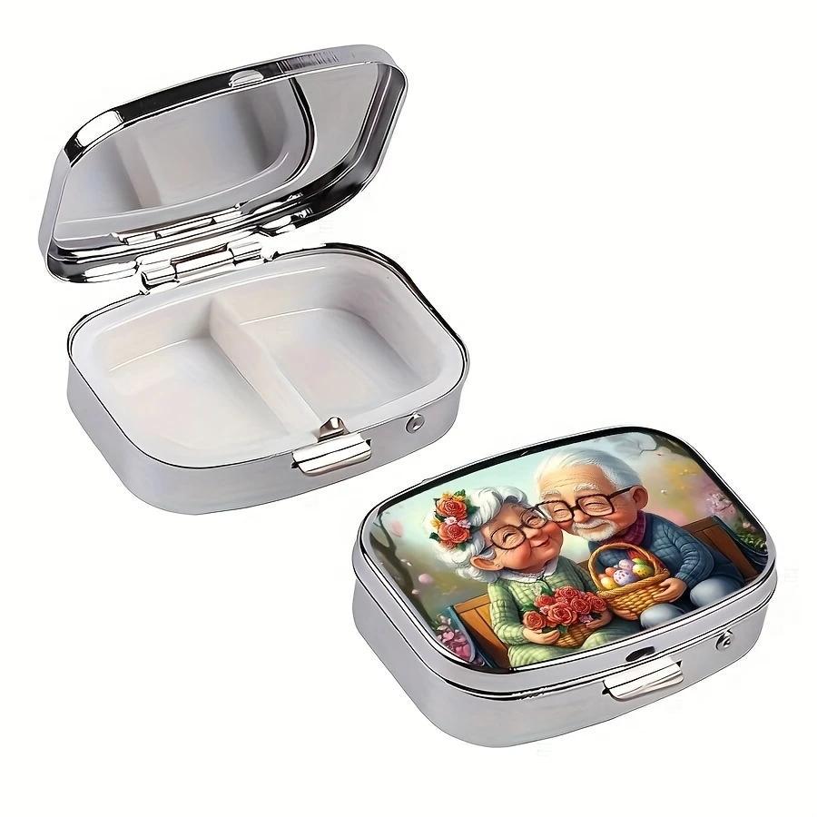 Таблетница Пожилая пара металлическая на два отделения 5,5х4х1,5 см Разноцветный (D-0104) - фото 3 Таблетница Пожилая пара металлическая на два отделения 5,5х4х1,5 см Разноцветный (D-0104) - фото 3