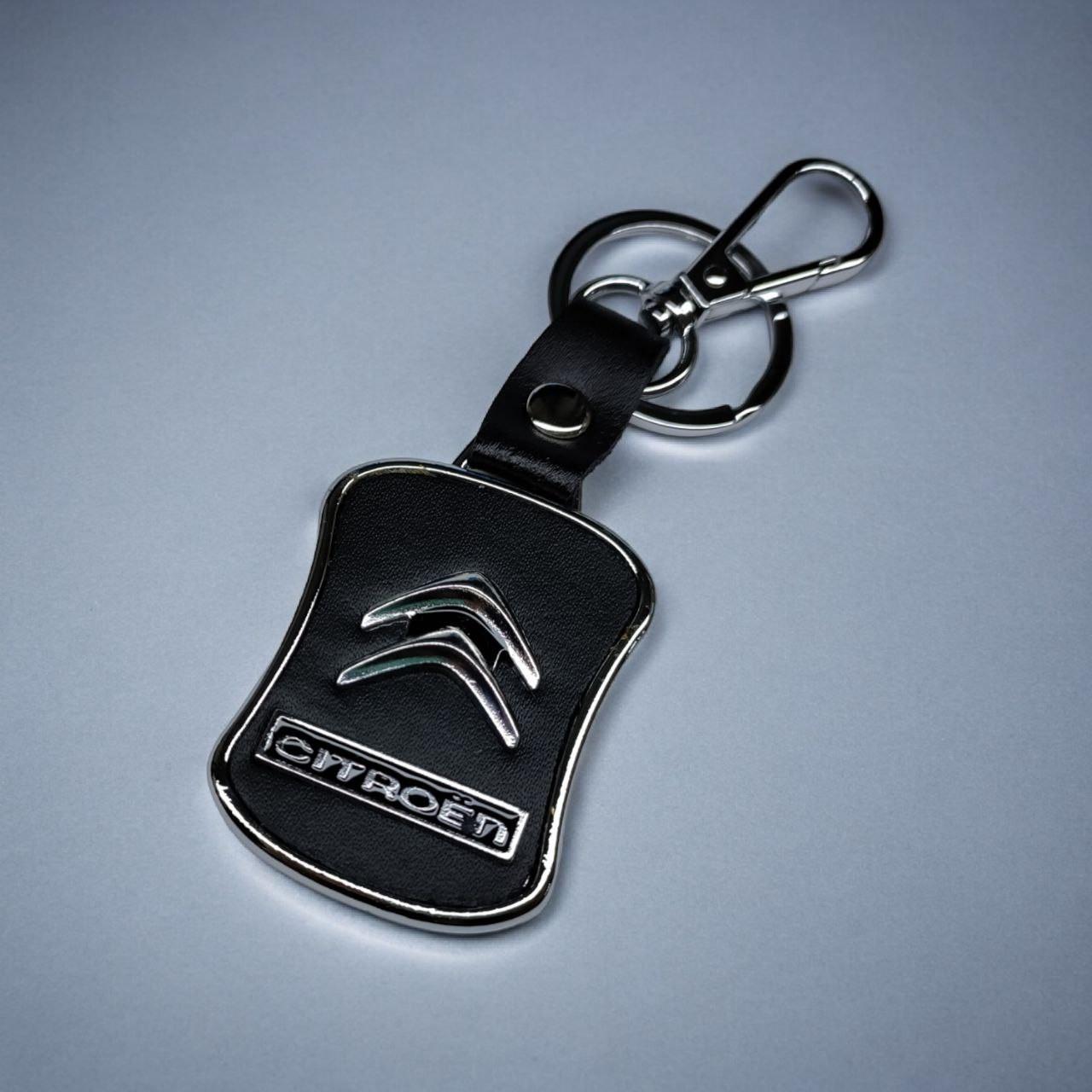 Брелок с логотипом авто Citroen металлический со вставками натуральной кожи карабин с кольцом (2229622487)