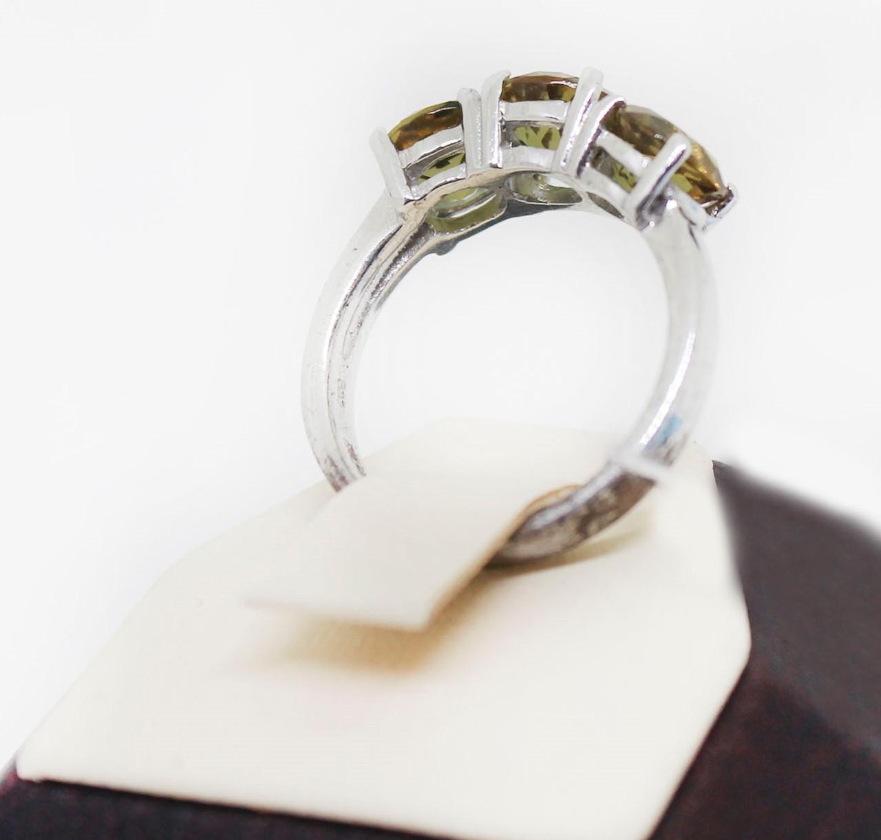 Кольцо серебряное с султанитом р. 18 4,78 г (1522301292)