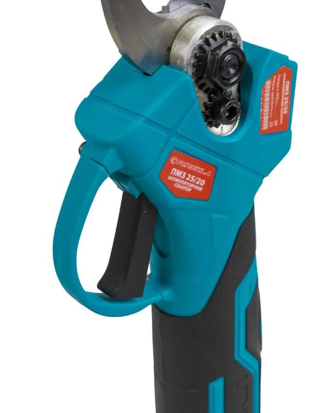 Мини-пила VORSKLA ПМЗ 153/20 с секатором ПМЗ 2/20 и удлинителем VS2500 1,6-2,5 м с 2 аккумуляторами/зарядным устройством в кейсе - фото 4