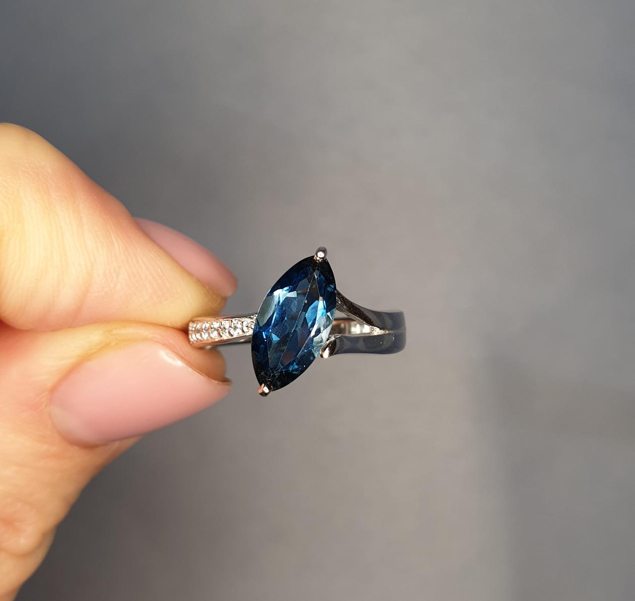 Кольцо серебряное с Лондон топазом и фианитом р. 18 2,94 г (1354299596)