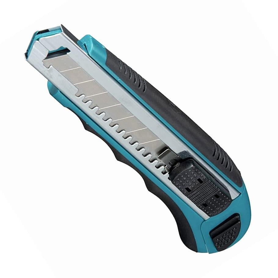 Нож сегментный Makita D-65713 с запасными лезвиями 18 мм