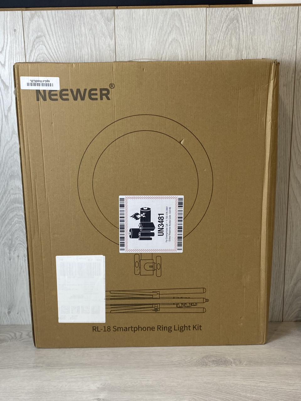 Кольцевая лампа NEEWER RL-18 18” LED 55 Вт 5600K с держателем для телефона и штативом для видео макияжа - фото 7 Кольцевая лампа NEEWER RL-18 18” LED 55 Вт 5600K с держателем для телефона и штативом для видео макияжа - фото 7