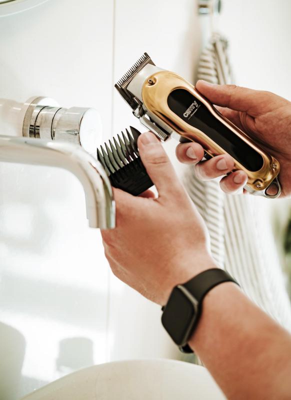 Машинка для стрижки волос Camry CR 2844 аккумуляторная 100 Вт с LCD дисплеем USB 4 насадки Gold - фото 8 Машинка для стрижки волос Camry CR 2844 аккумуляторная 100 Вт с LCD дисплеем USB 4 насадки Gold - фото 8