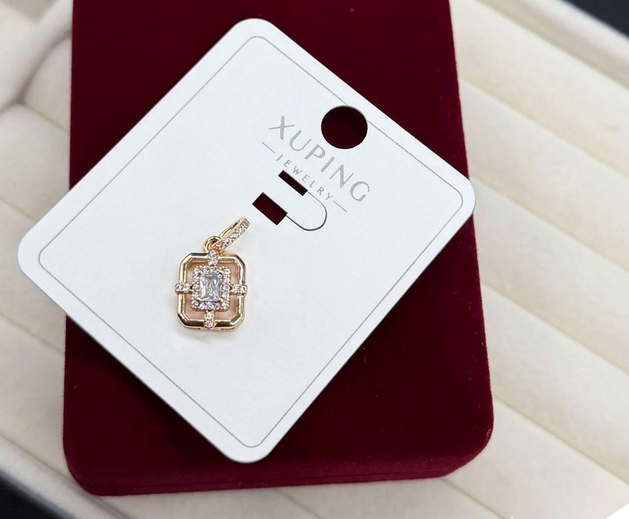 Кулон женский квадратный Xuping с центральным кристаллом и декоративными вставками медицинское золото 18K (2905495359)