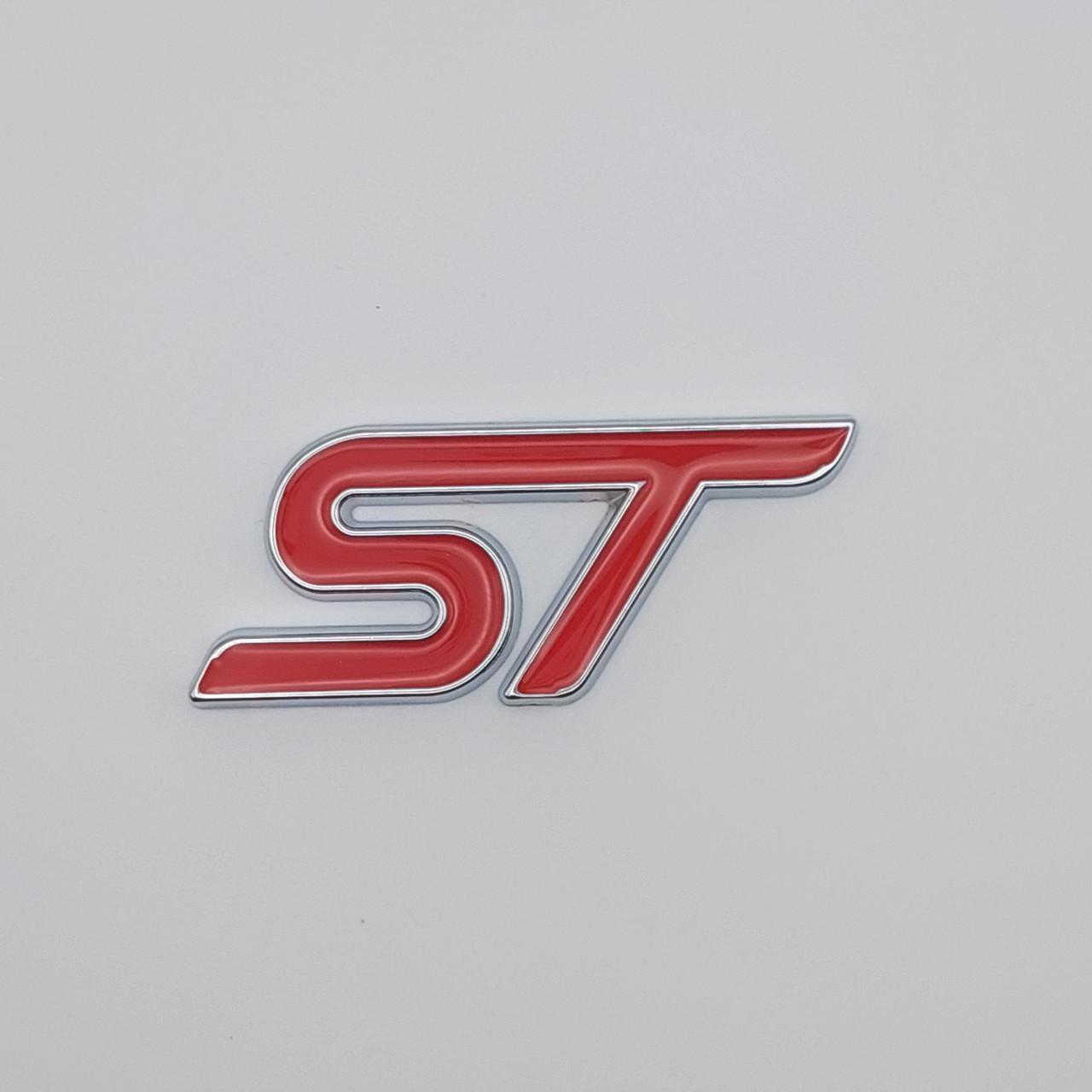 Эмблема ST на заднюю часть авто Ford 7,2х3,1 см Хром/Красный (1144190598)