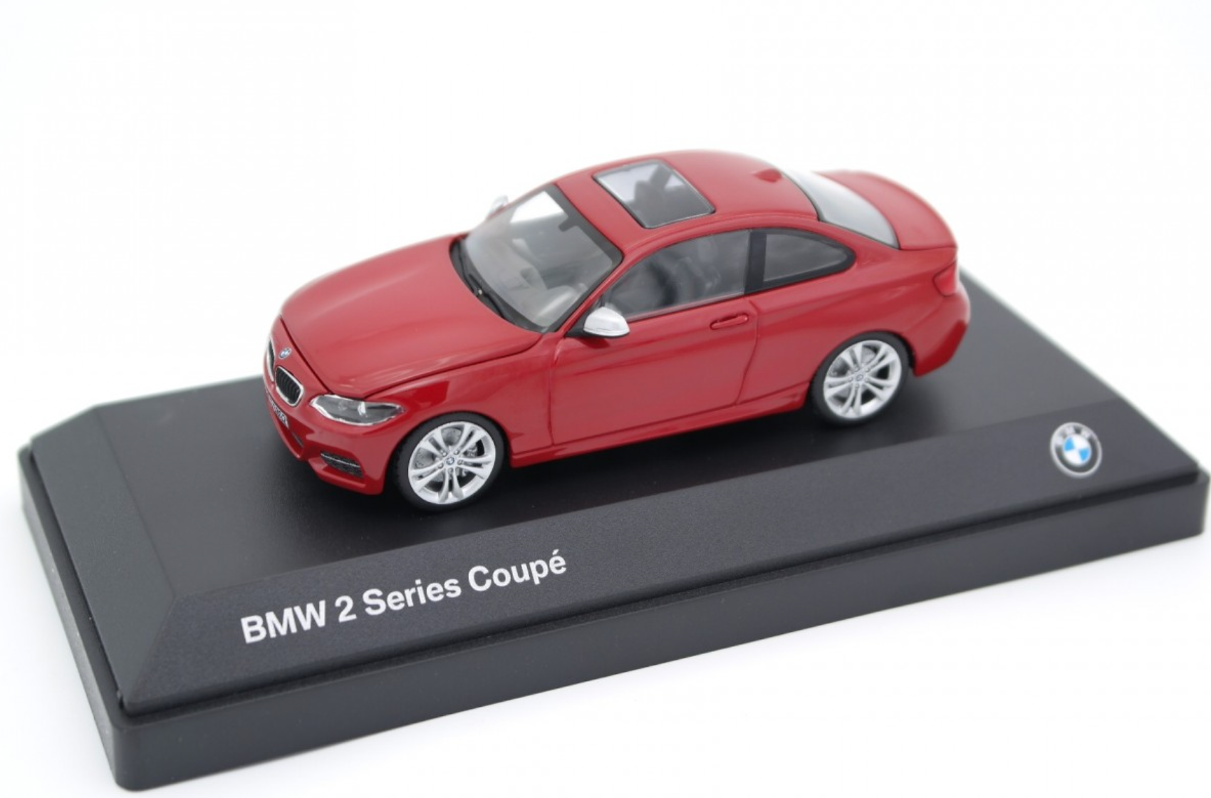 Модель автомобиля 1:43 BMW 2 Series Coupe F22 Melbourne Red (80422336870)