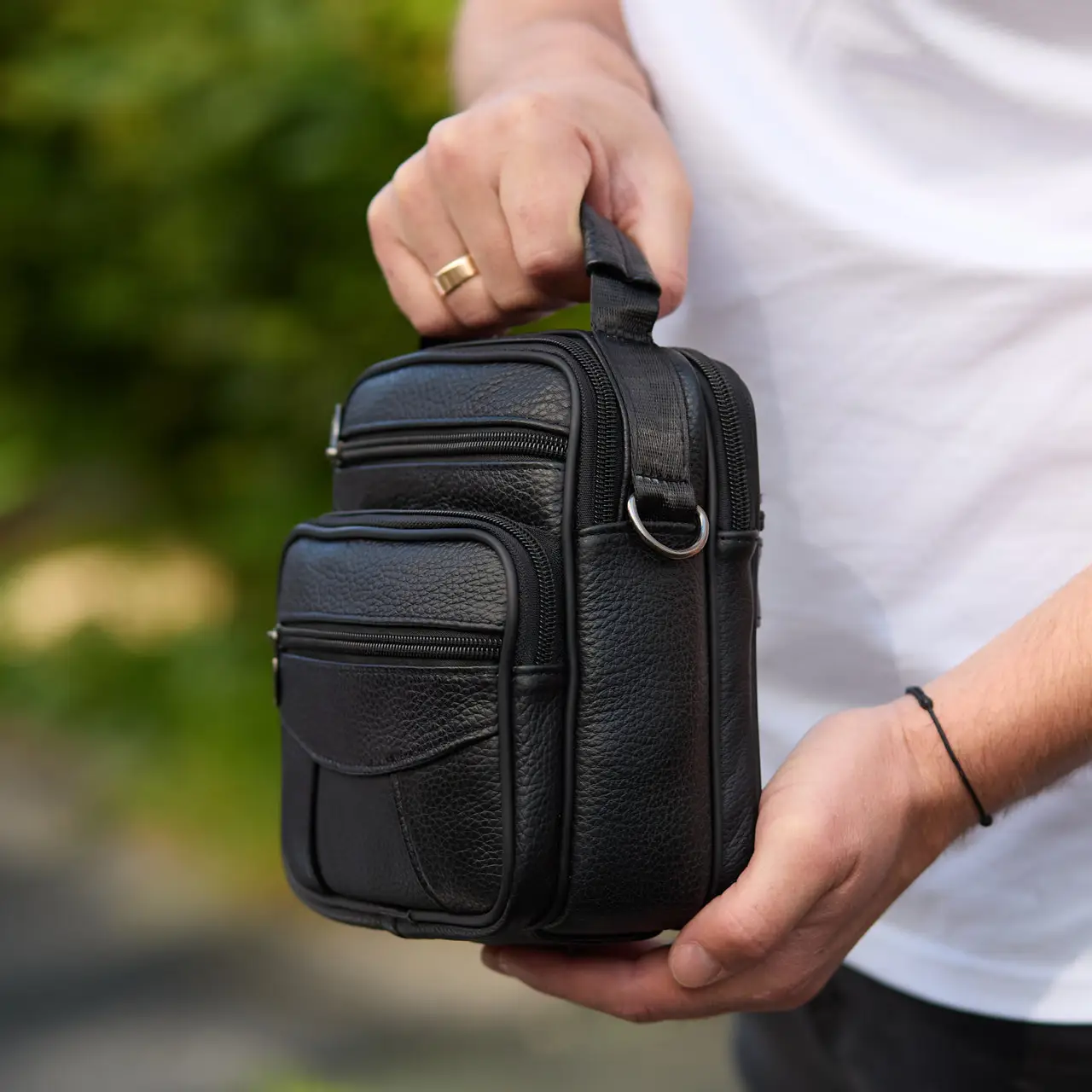 Сумка-барсетка через плечо с ручкой кожаная мужская Tiding Bag 17x21x9 см Черный - фото 5 Сумка-барсетка через плечо с ручкой кожаная мужская Tiding Bag 17x21x9 см Черный - фото 5