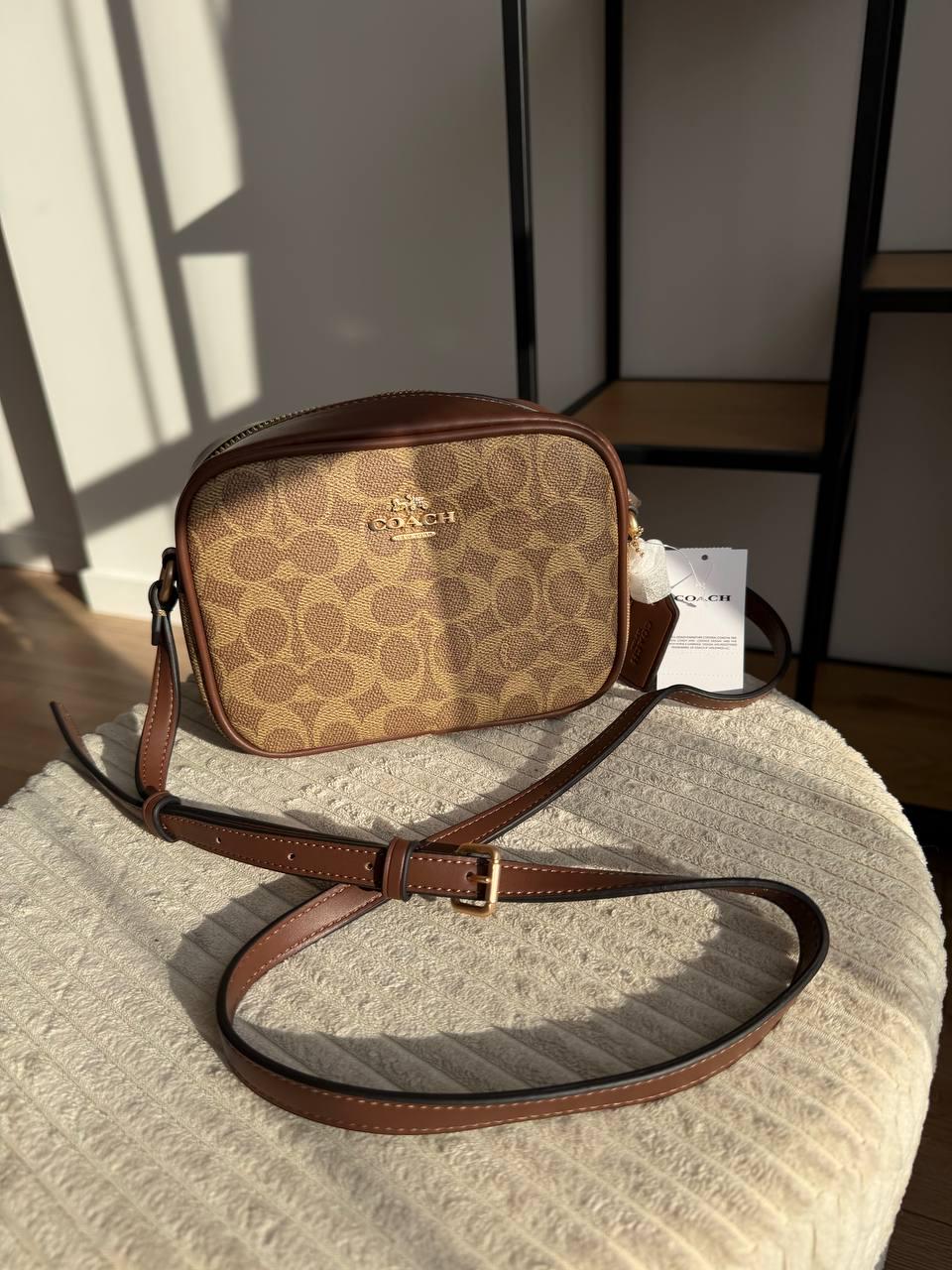 Сумка з натуральної шкіри та канви жіноча Jamie Camera Bag In Signature Canva Сумка з натуральної шкіри та канви жіноча Jamie Camera Bag In Signature Canva
