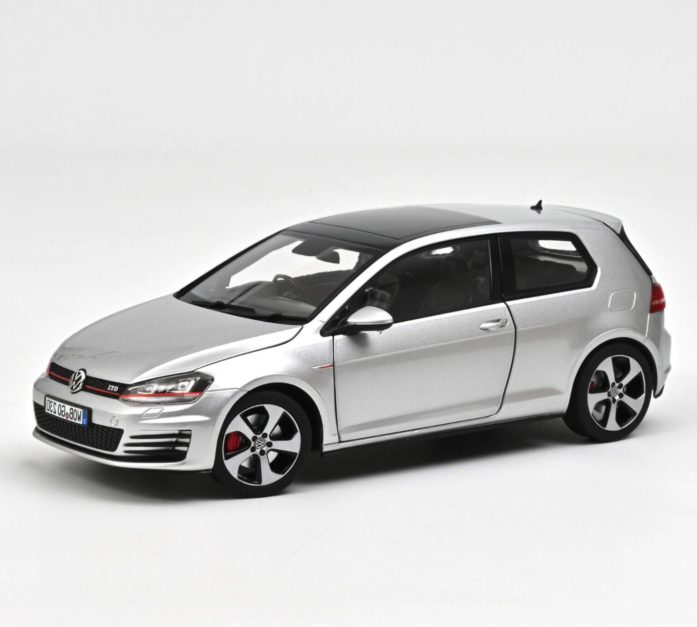 Модель автомобиля Norev 1:18 Volkswagen Golf 7 GTI 3d Silver (188551)