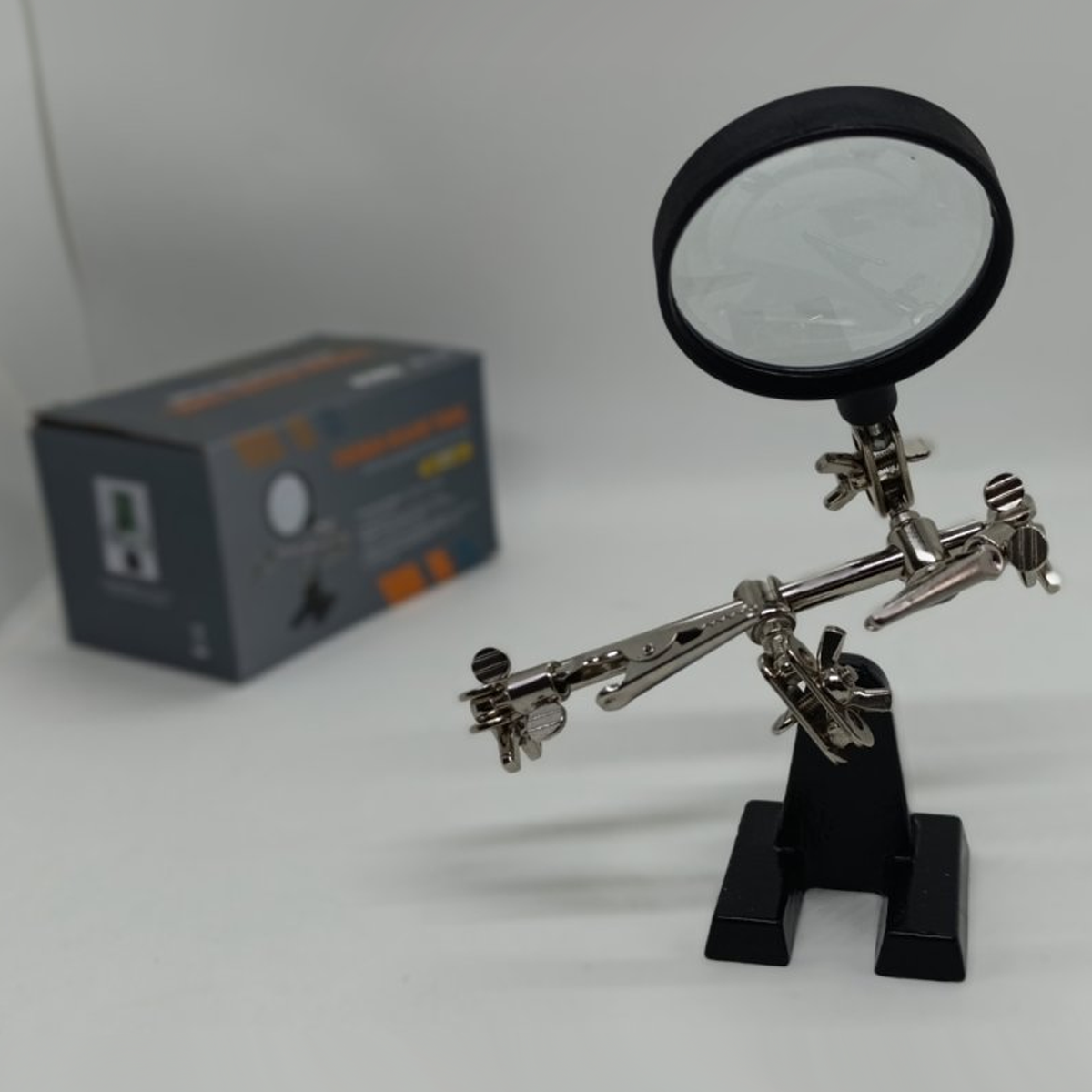 Держатель Третья рука ZD-10R с лупой 60 мм 3X Black/Silver (160425) - фото 7 Держатель Третья рука ZD-10R с лупой 60 мм 3X Black/Silver (160425) - фото 7