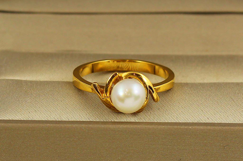 Кольцо жемчужина в круге с натуральной речной жемчужиной р. 19 Золотистый (29191025)