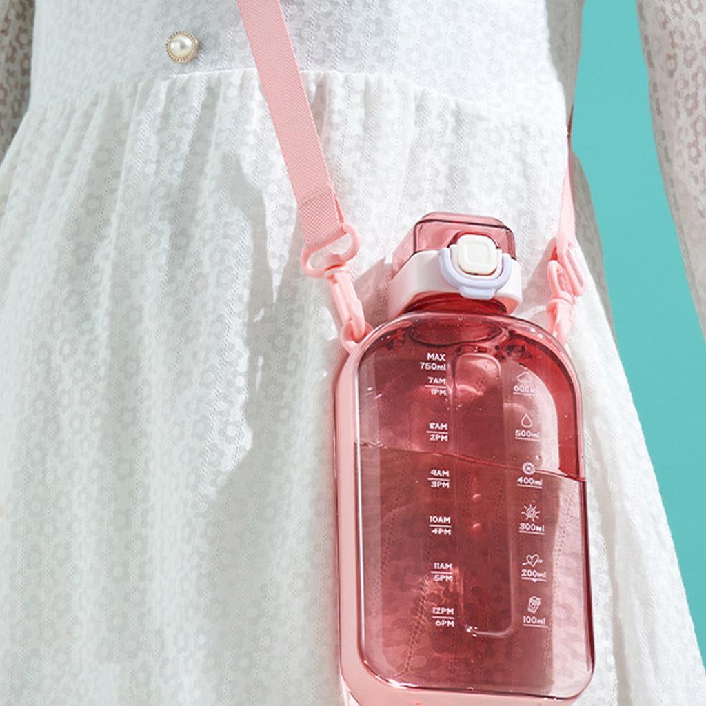 Бутылка для воды спортивная пластиковая с мерной шкалой и регулируемым ремешком 750 мл Розовый (D-0098) - фото 3