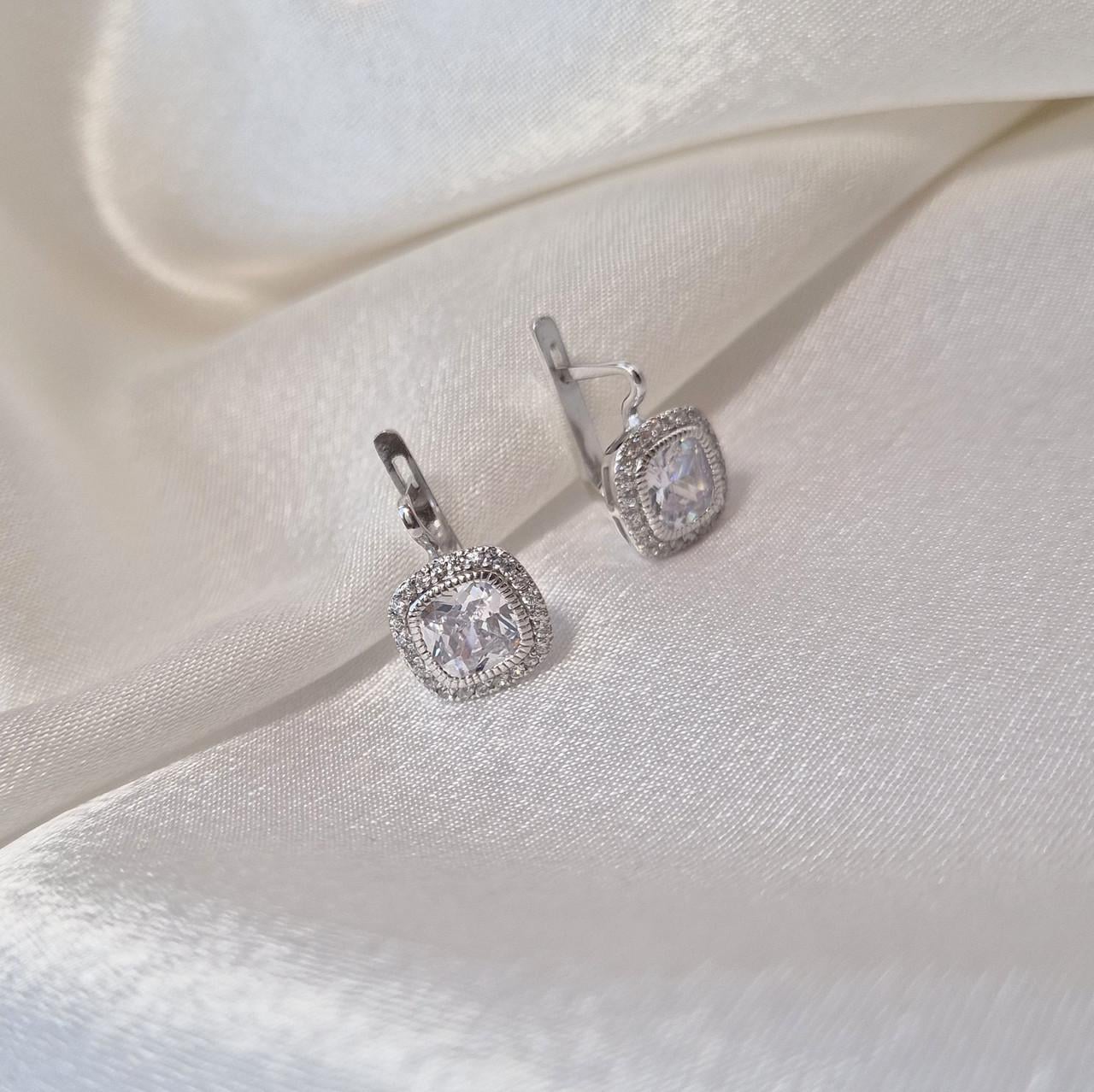 Серьги квадрат с белыми камнями серебро 925 пробы родированное 3,90 г (56052р)