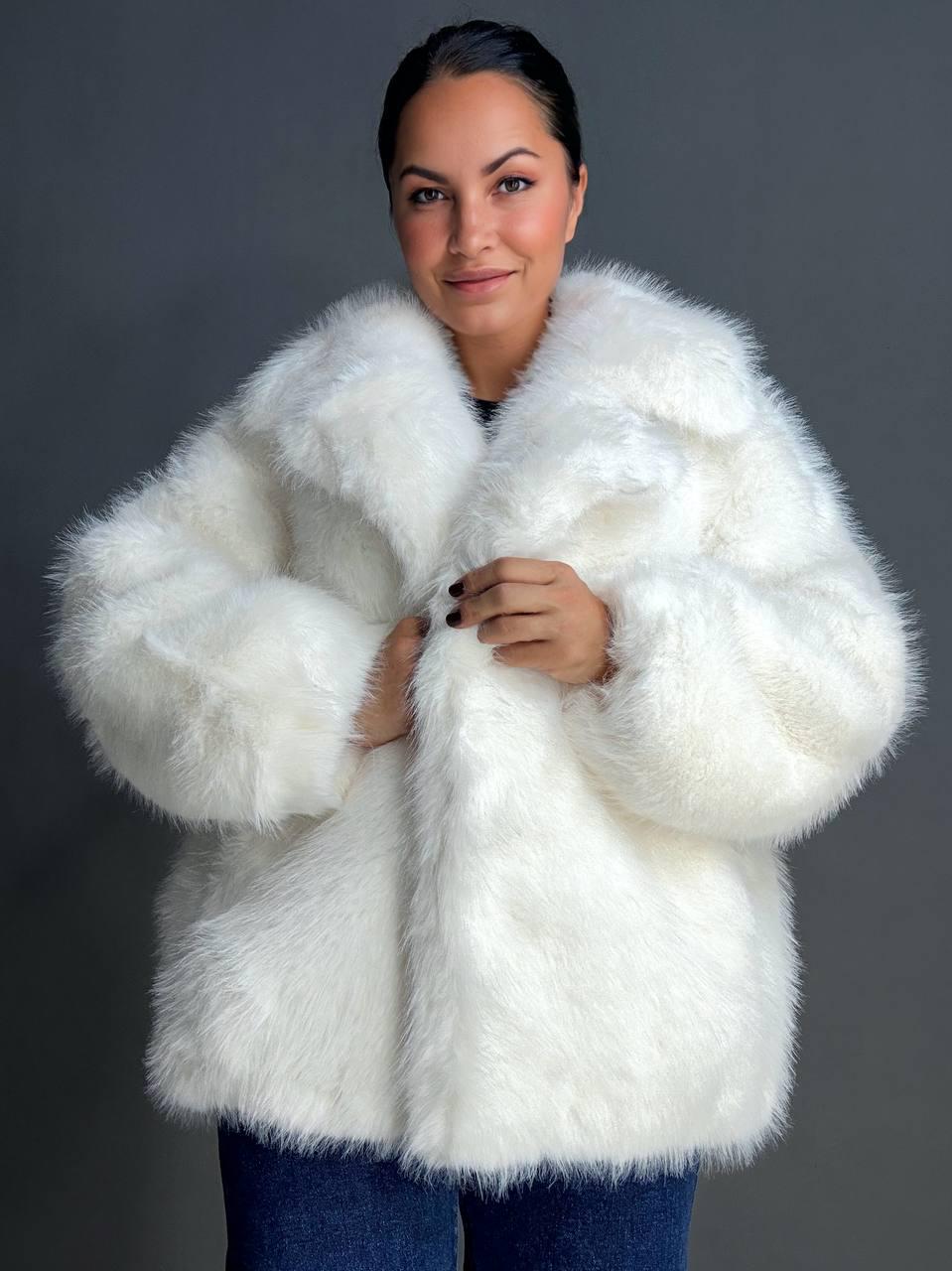 Шуба женская Fancy Matinee 5902 оверсайз с карманами M Белый (4846)