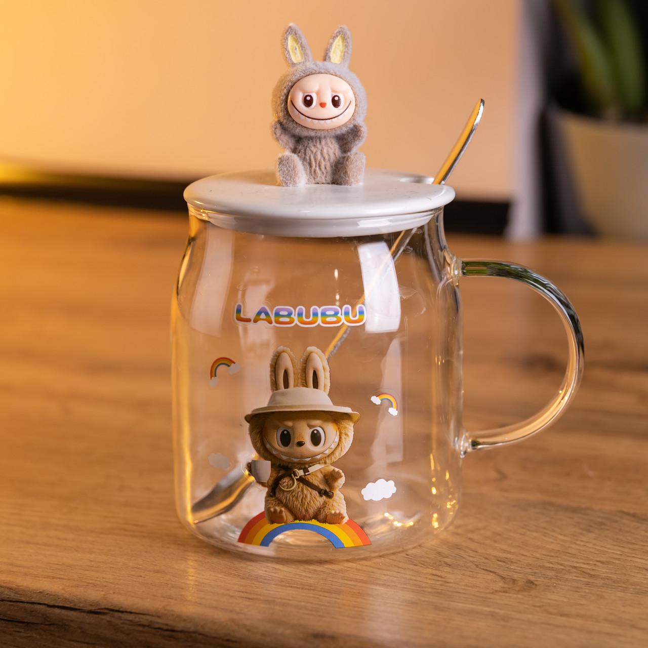 Чашка стеклянная Labubu BaBa с ложкой и крышкой 600 мл (FM-56C)