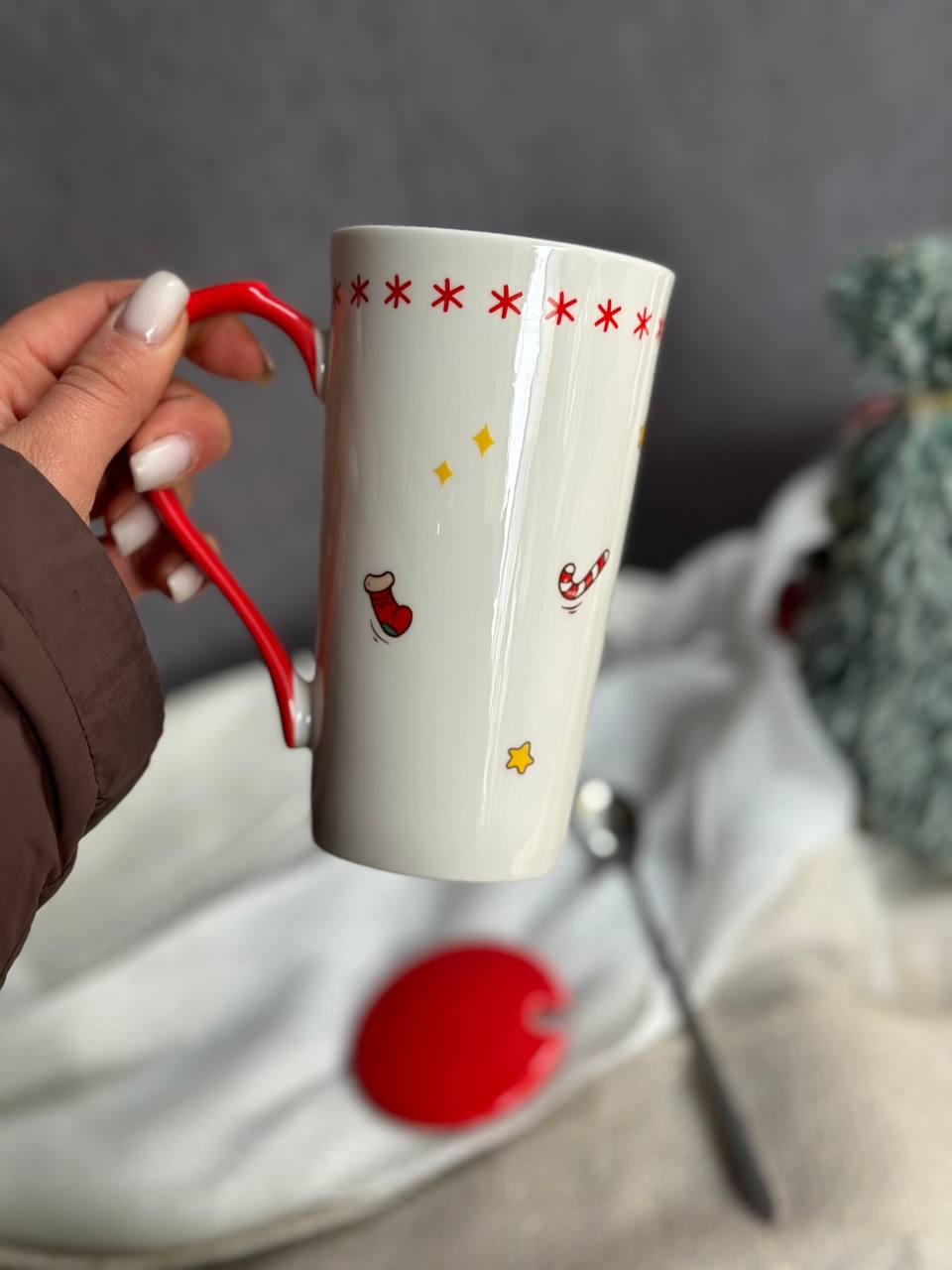 Чашка новорічна Olens Біг-санта кераміка з кришкою та ложкою 380 мл (102-1088) - фото 3 Чашка новорічна Olens Біг-санта кераміка з кришкою та ложкою 380 мл (102-1088) - фото 3