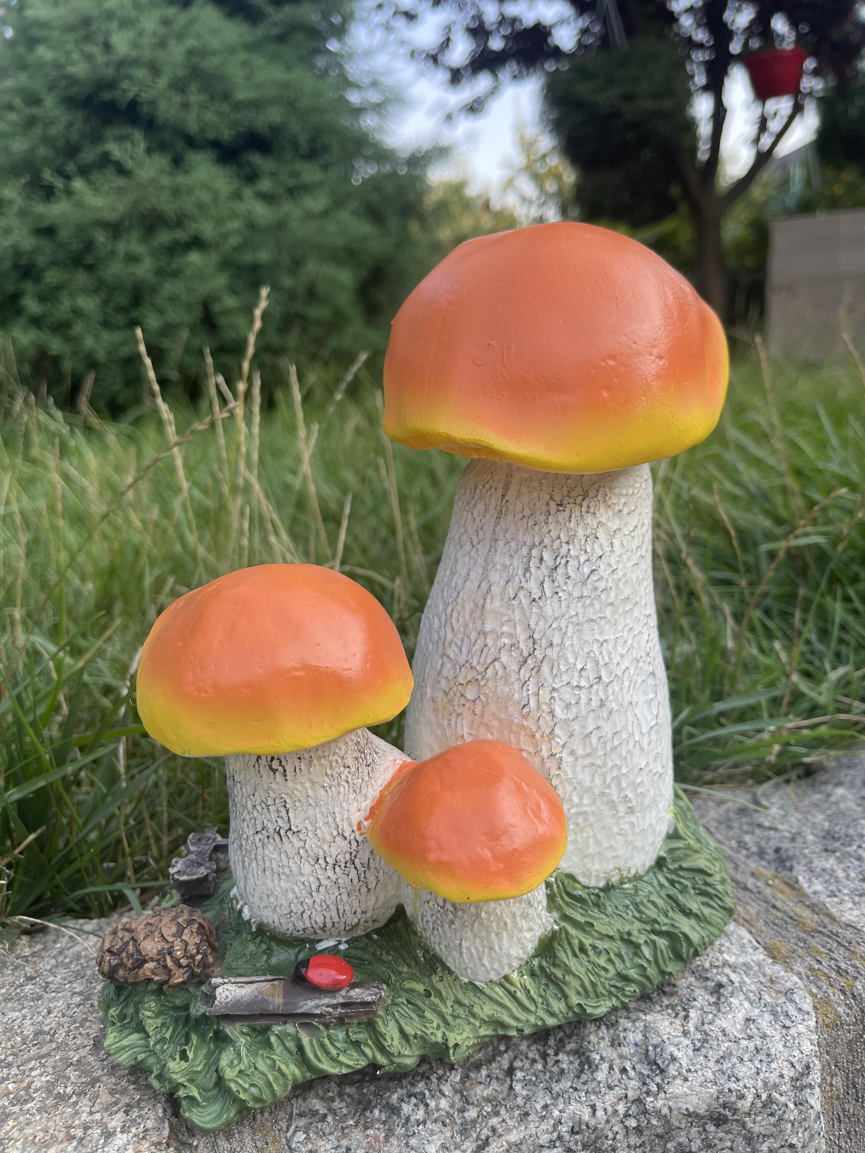 Садовые грибы 16см
