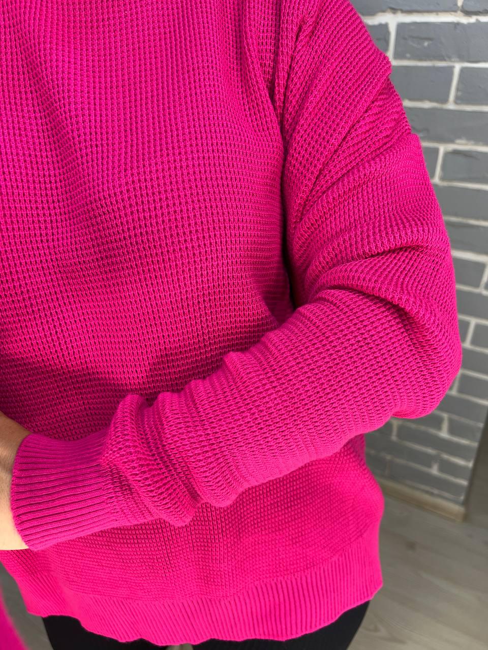 Светр жіночий MIX RAY 6183 тонкий вафельний розрізи по боках вільний крій OS Малиновий (1198) - фото 6 Светр жіночий MIX RAY 6183 тонкий вафельний розрізи по боках вільний крій OS Малиновий (1198) - фото 6
