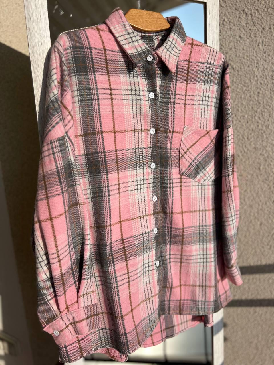 Рубашка женская Baoyu 221 клетчатая оверсайз в клетку теплый байковый карман OS Розовый (2765) - фото 4