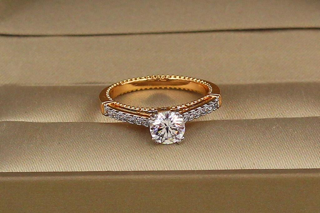 Кольцо Xuping Jewelry с родием камень 6 мм по бокам мелкие камни р. 17 Золотистый (1502813437)