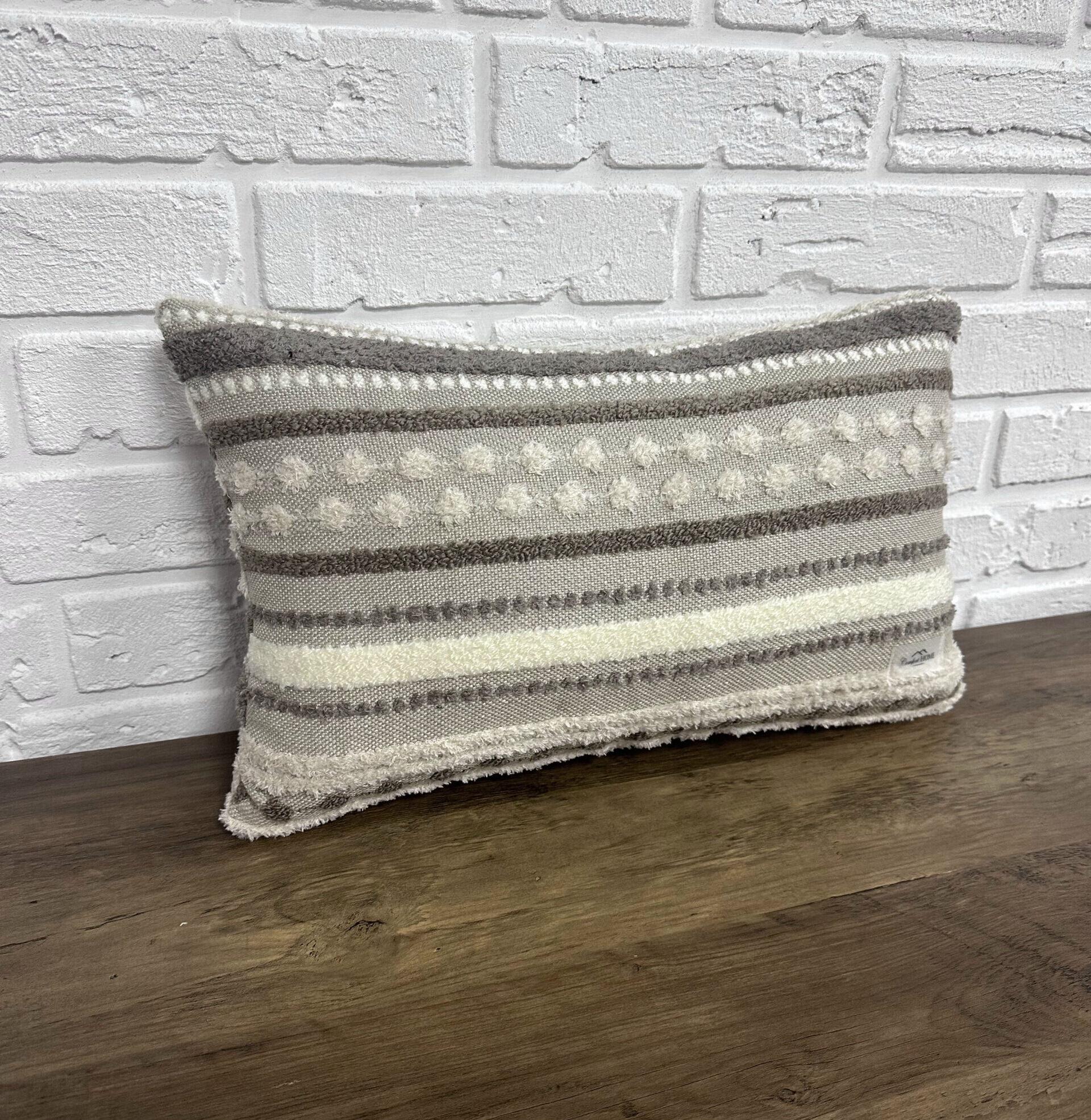 Подушка Comfort Home Miu 30х50 см