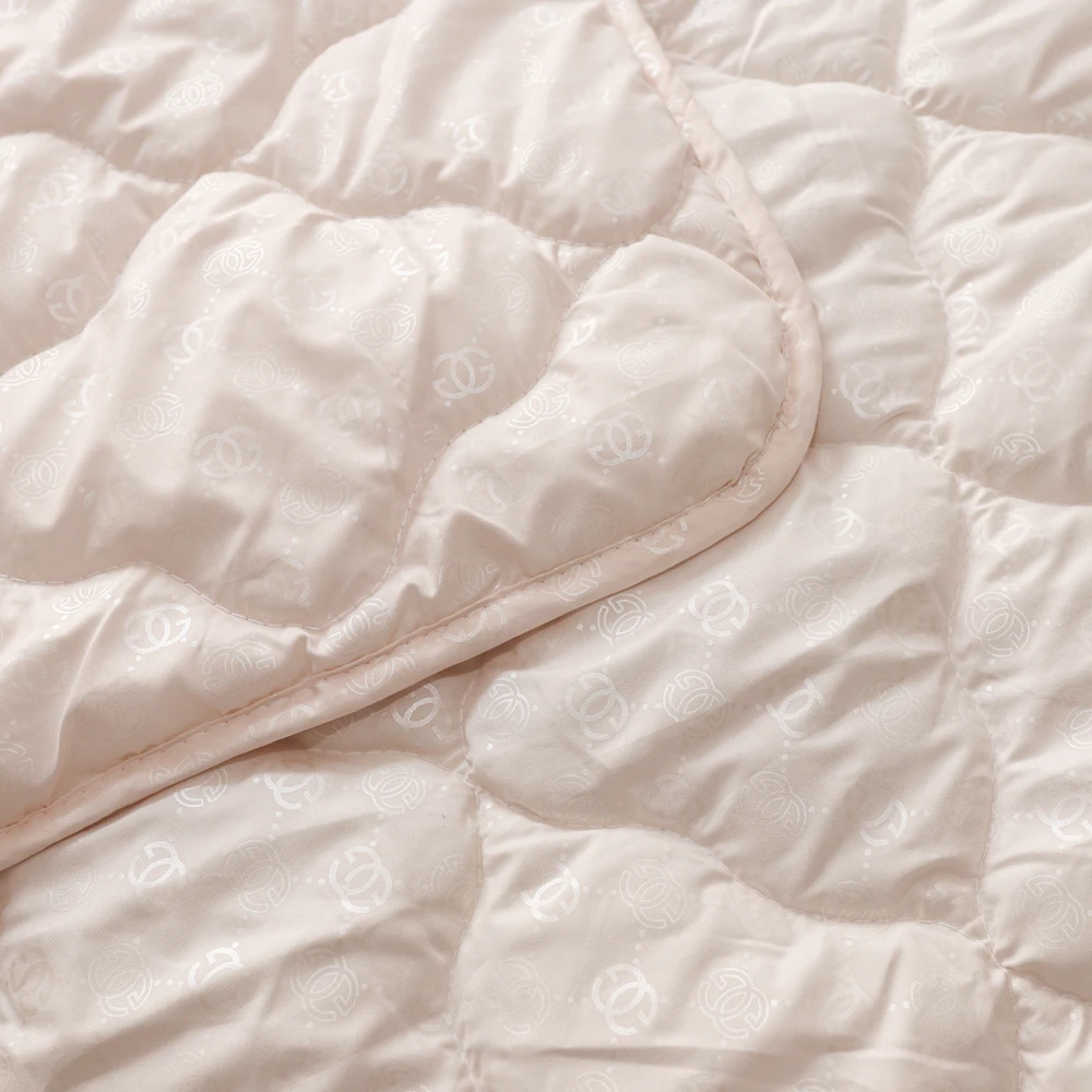 Одеяло летнее ТМ Черешенька евро микрофибра 195х215 см Кремовый (60036) - фото 3 Одеяло летнее ТМ Черешенька евро микрофибра 195х215 см Кремовый (60036) - фото 3