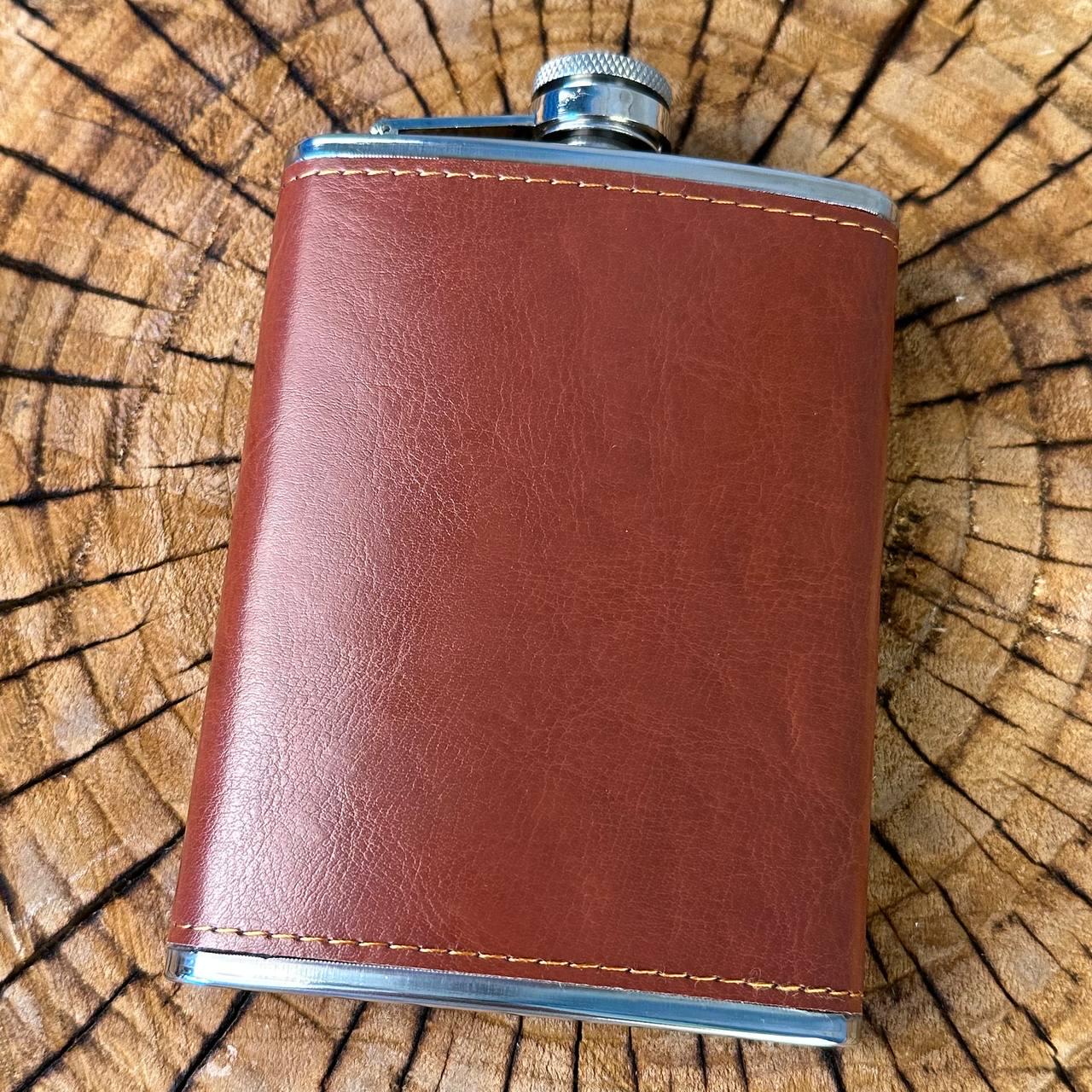 Подарунковий набір фляга для алкоголю 4 чарки з шахами в дерев'яній коробці - фото 4 Подарунковий набір фляга для алкоголю 4 чарки з шахами в дерев'яній коробці - фото 4