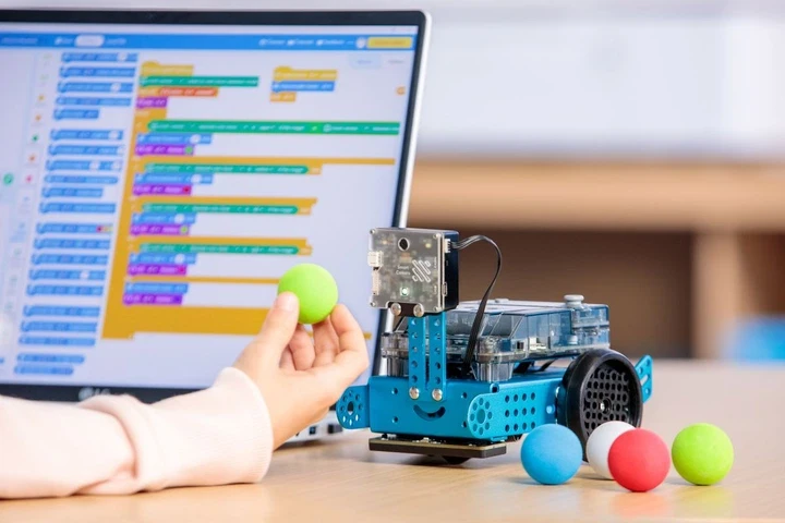 Робот-конструктор Makeblock mBot V1.2-Blue Bluetooth Version 9 Languages - фото 2