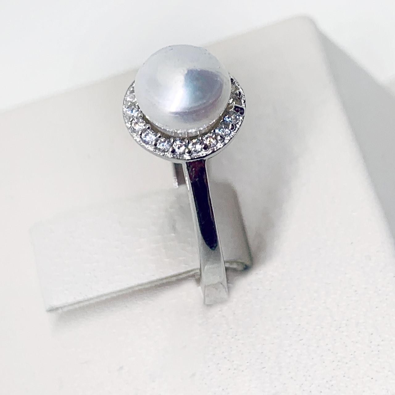 Кольцо серебряное с жемчугом и кубическим цирконием р. 17 2,7 г (1540500916)