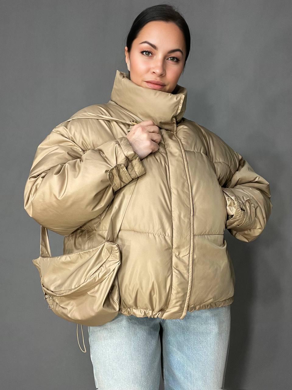 Куртка женская RUIXI 8811 деми легкая воротник стойка с сумочкой широкая оверсайз свободный крой р. 48 Карамель (1145) - фото 6 Куртка женская RUIXI 8811 деми легкая воротник стойка с сумочкой широкая оверсайз свободный крой р. 48 Карамель (1145) - фото 6