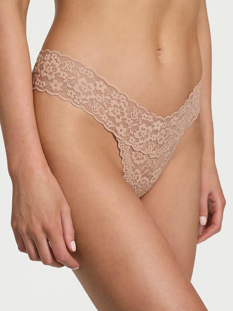 Трусики стринги Victoria's Secret The Lacie Lace Thong Panty M Бежевый (26894511)