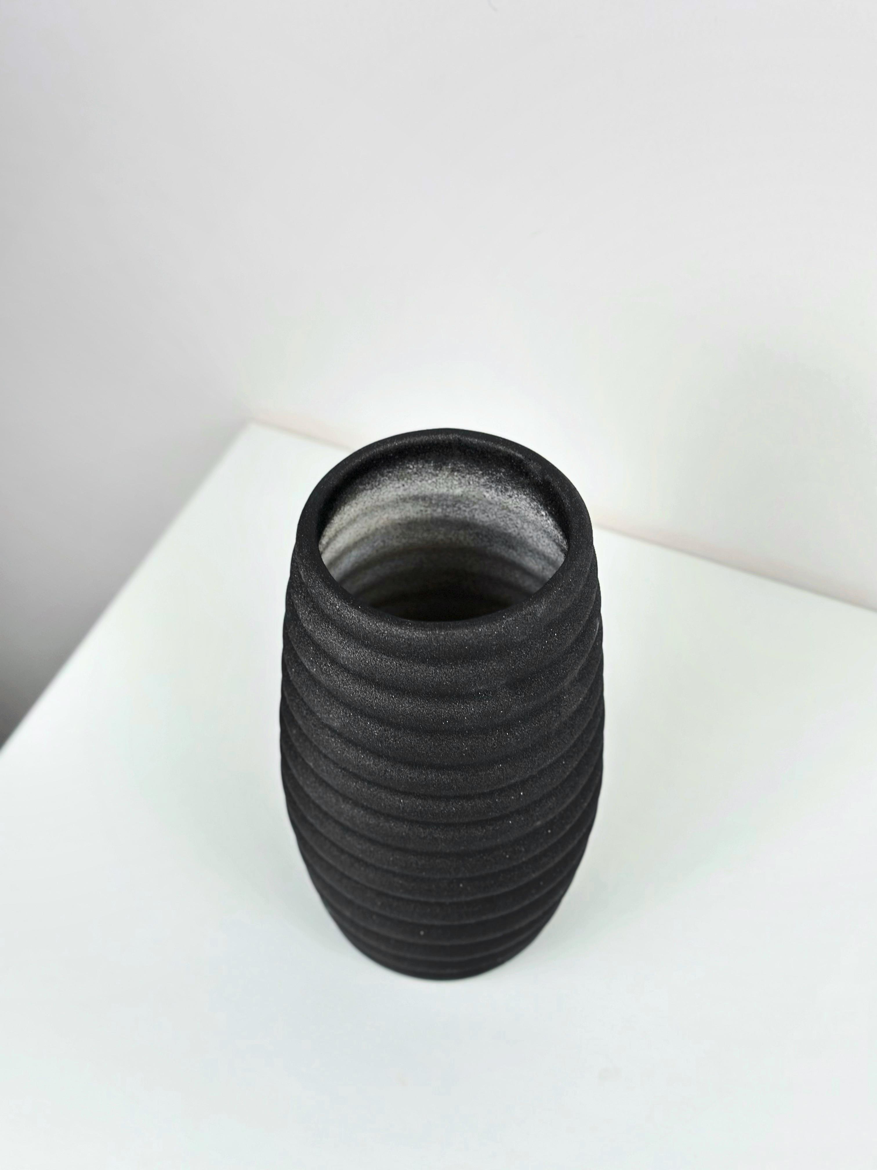 Ваза для квітів та декору глиняна керамічна Вулик 20 см Чорний (4001-6) - фото 2