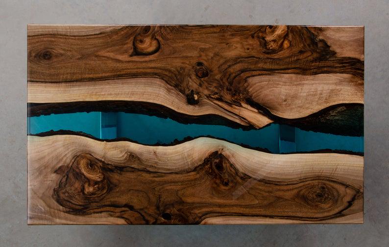 Стіл журнальний Х'юстон дизайнерський річка з прозорої синій епоксидної смоли та масиву горіха 1000х600х480 мм - фото 8 Стіл журнальний Х'юстон дизайнерський річка з прозорої синій епоксидної смоли та масиву горіха 1000х600х480 мм - фото 8