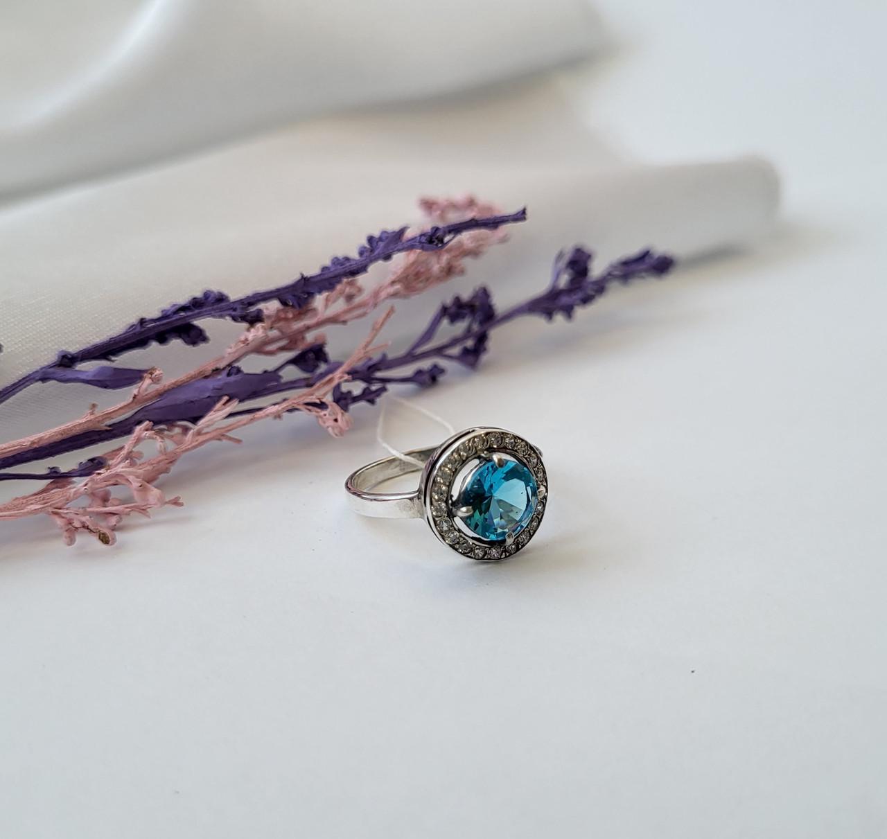 Кольцо круг с голубым камнем серебро 925 пробы 2,00 г р. 17 (11090)