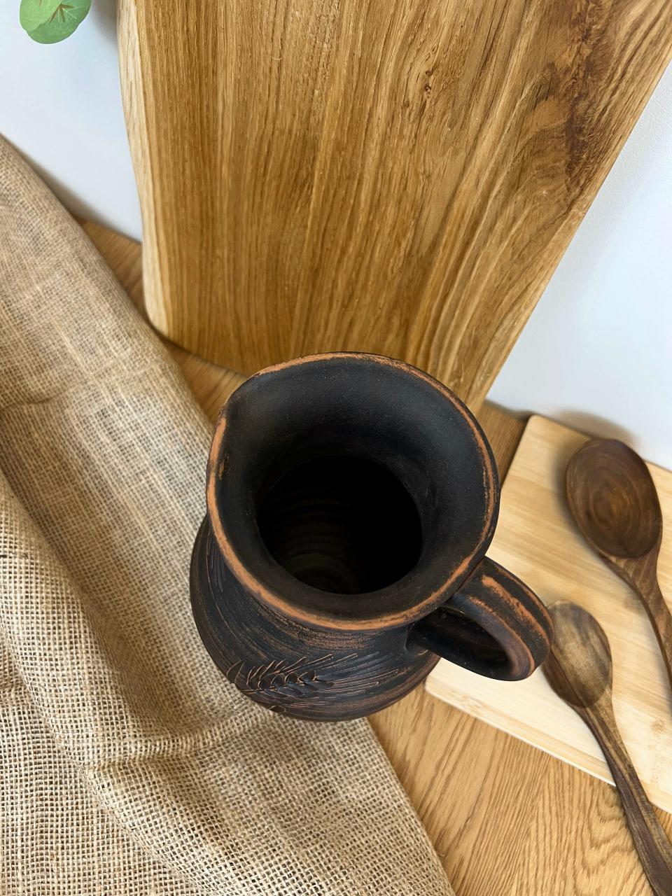 Глек керамічний глиняний різьблений з ручкою колосок 2 л (3002-13) - фото 2 Глек керамічний глиняний різьблений з ручкою колосок 2 л (3002-13) - фото 2