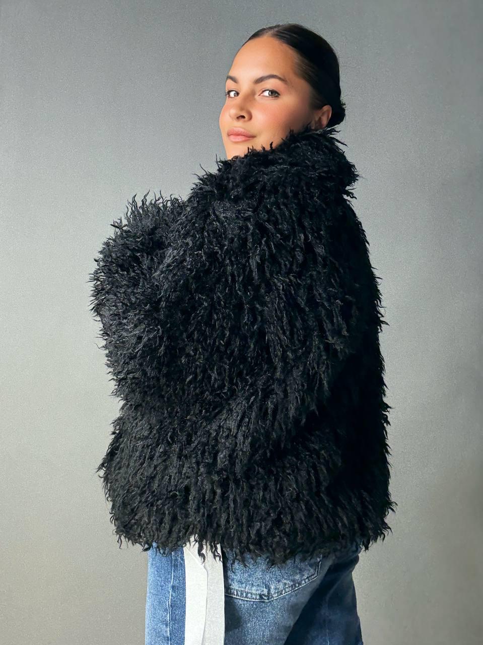 Шуба жіноча LADY YEP 10018 штучна під ламу з коміром M Чорний (5015) - фото 8 Шуба жіноча LADY YEP 10018 штучна під ламу з коміром M Чорний (5015) - фото 8