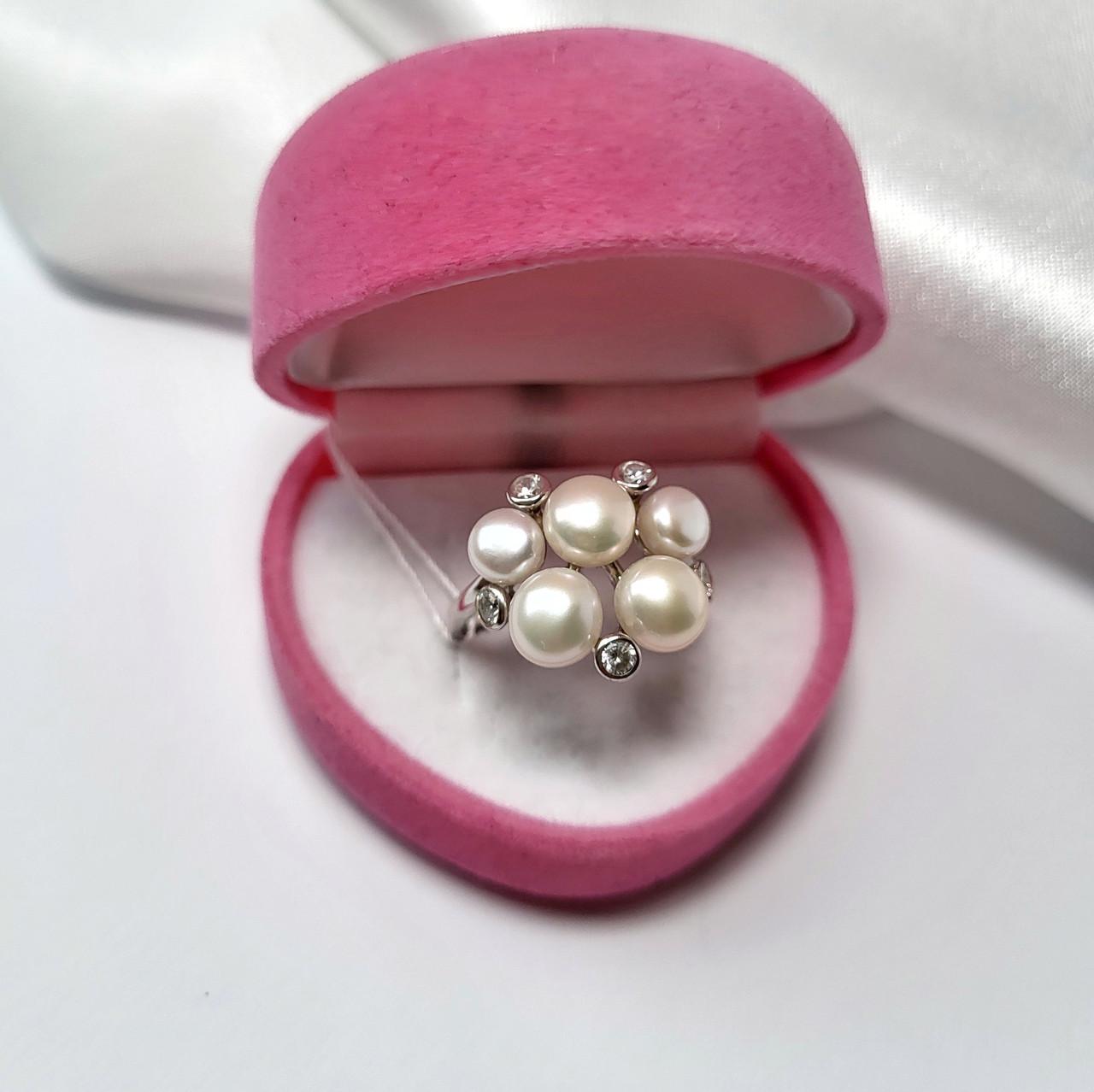 Каблучка з білими перлинами срібло 925 проби родоване 4,19 г р. 18 (917к) - фото 8 Каблучка з білими перлинами срібло 925 проби родоване 4,19 г р. 18 (917к) - фото 8