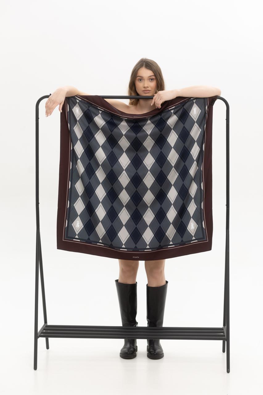 Платок Аргайл шелковый односторонняя печать 55х55 см (27553276) - фото 3 Платок Аргайл шелковый односторонняя печать 55х55 см (27553276) - фото 3