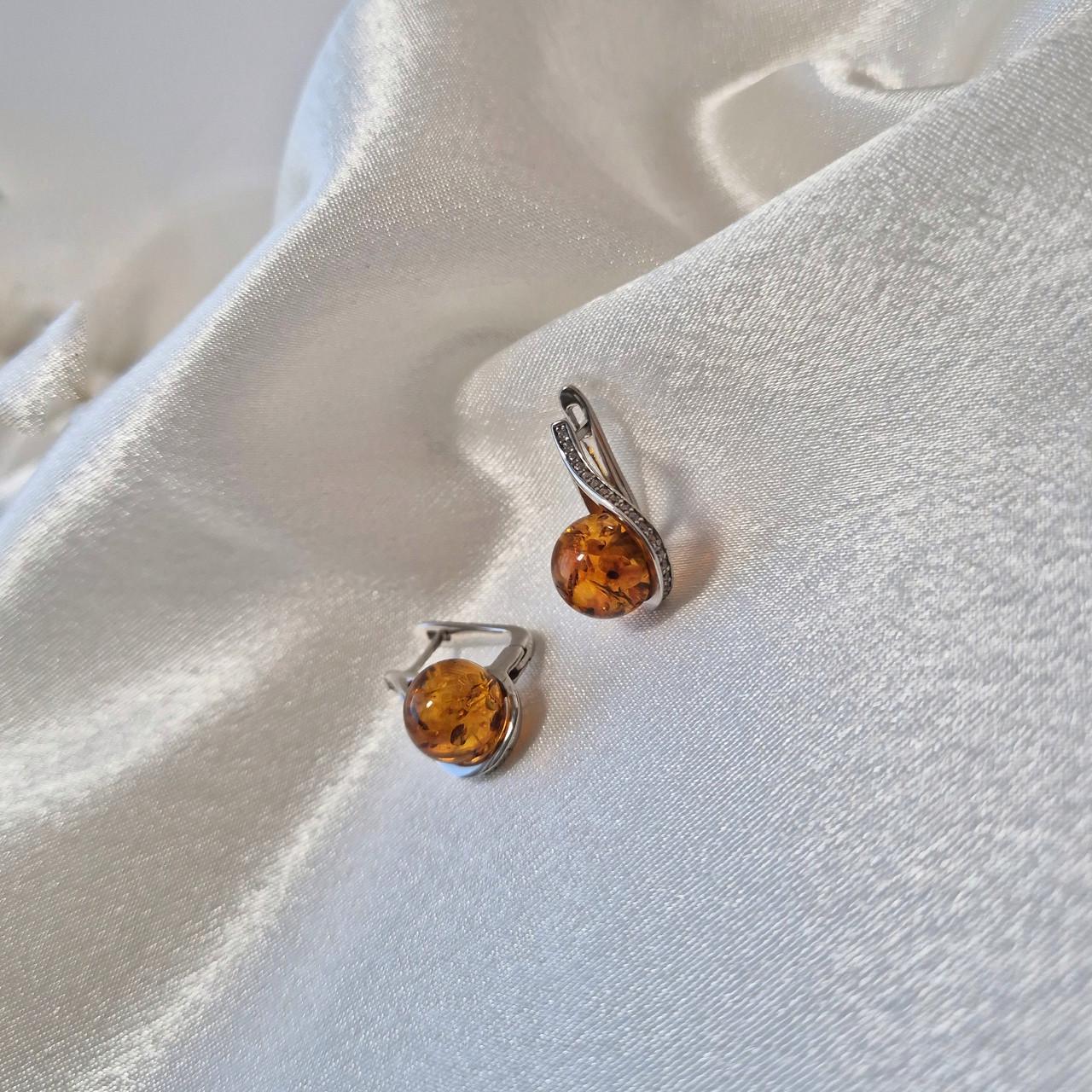 Серьги шарик с янтарем серебро 925 пробы родированное 4,43 г (1076с)