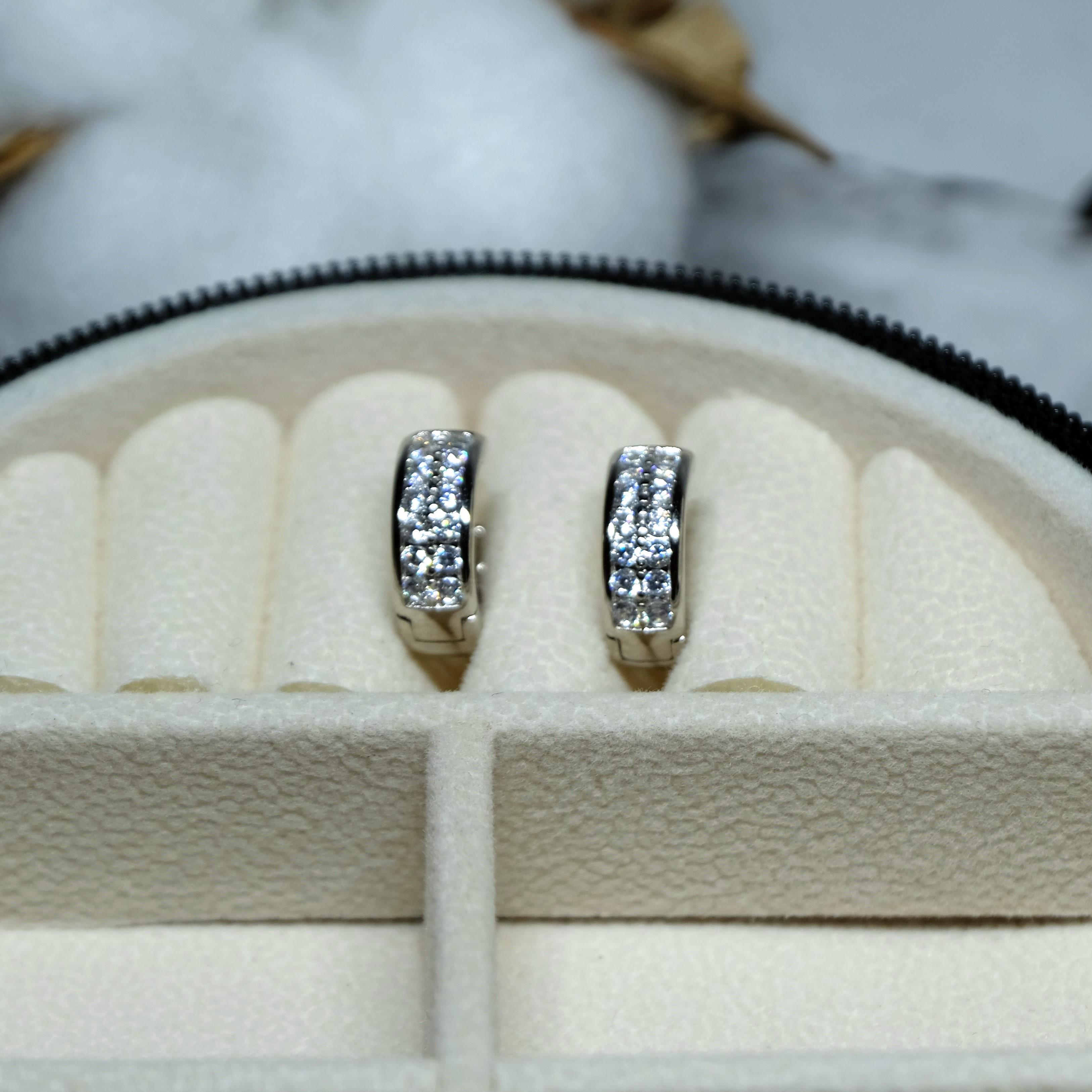 Сережки-кольца Xuping Jewerly с белым цирконом из медицинского сплава родий 13х5 мм (XCP-195) Сережки-кольца Xuping Jewerly с белым цирконом из медицинского сплава родий 13х5 мм (XCP-195)