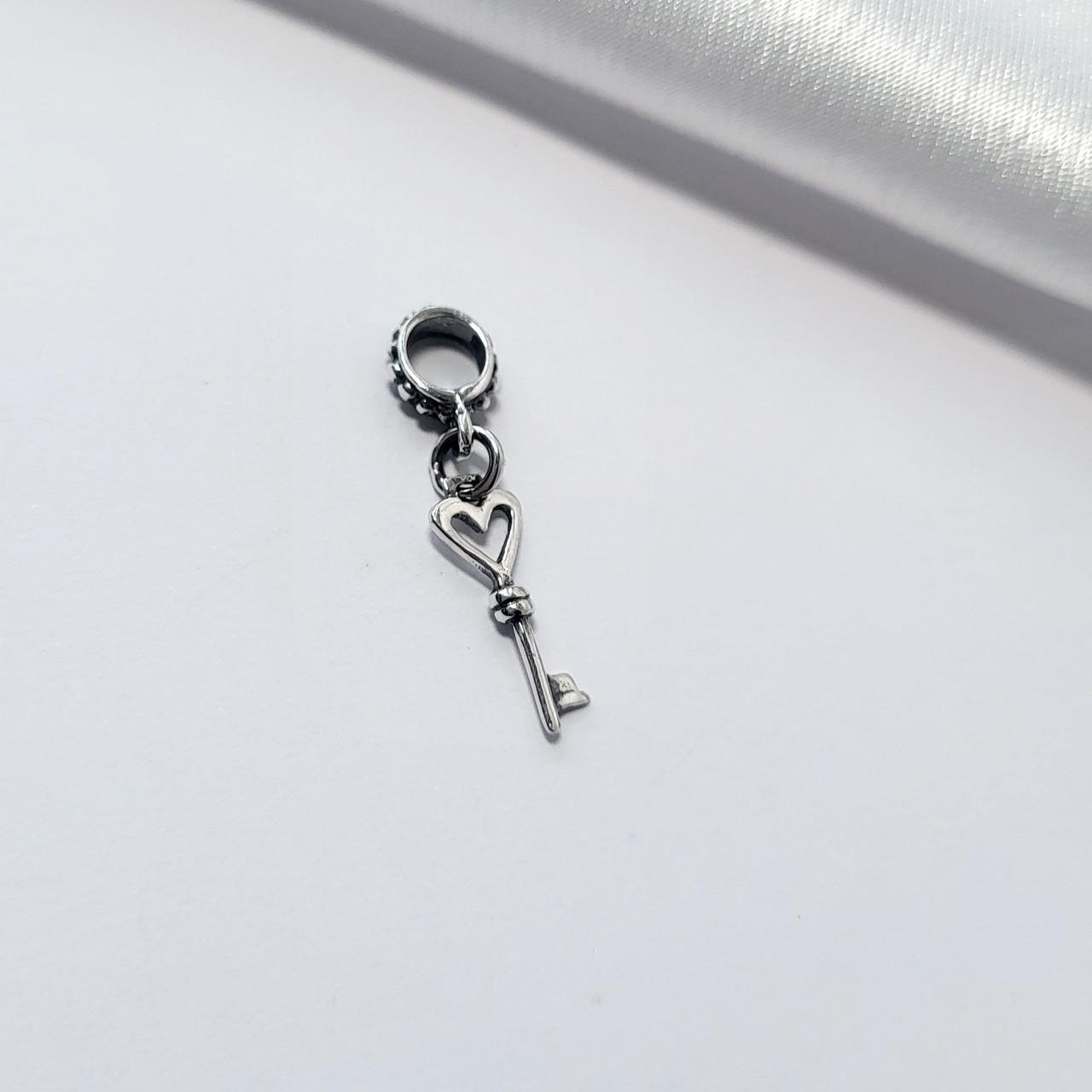 Шарм Ключ без камней серебро 925 пробы 0,90 г (897м)